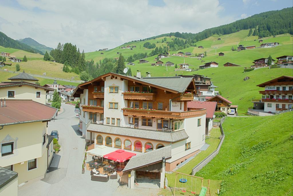 Aparthotel Dorfplatzl Garni Tux Exteriör bild