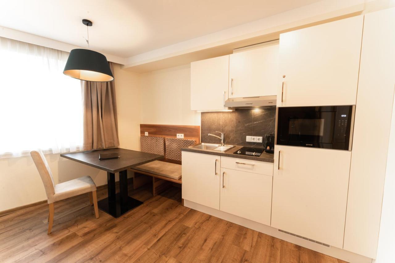 Aparthotel Dorfplatzl Garni Tux Exteriör bild