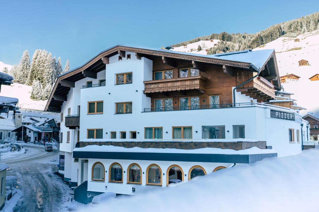 Aparthotel Dorfplatzl Garni Tux Exteriör bild