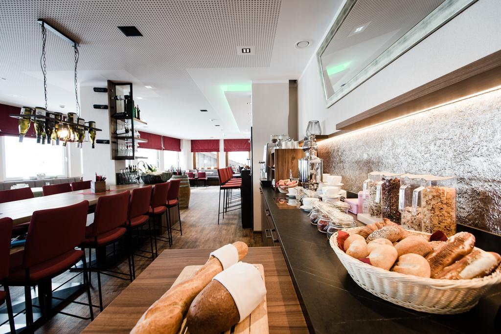 Aparthotel Dorfplatzl Garni Tux Exteriör bild