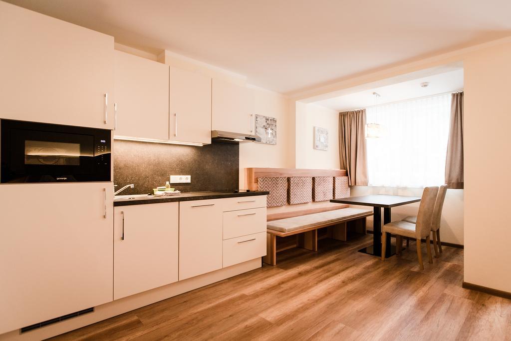 Aparthotel Dorfplatzl Garni Tux Exteriör bild