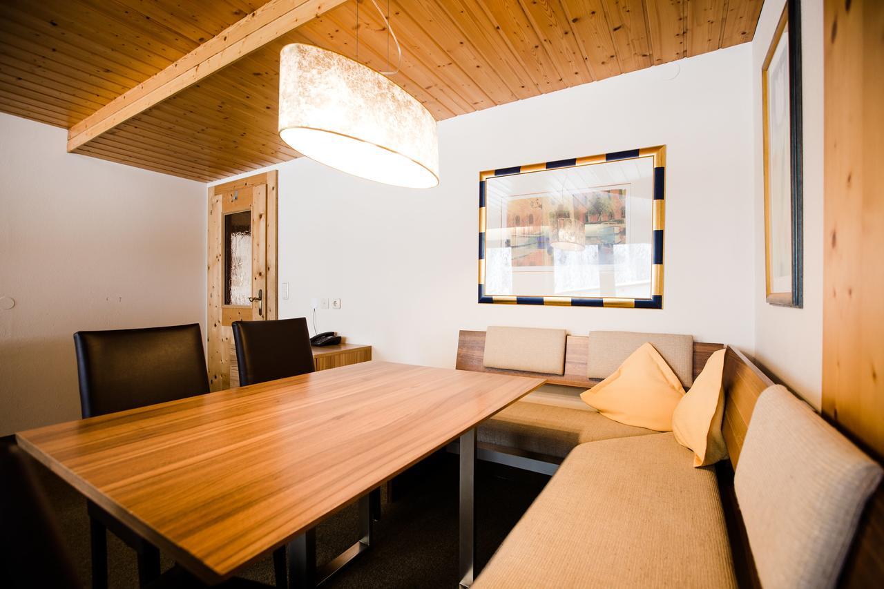Aparthotel Dorfplatzl Garni Tux Exteriör bild