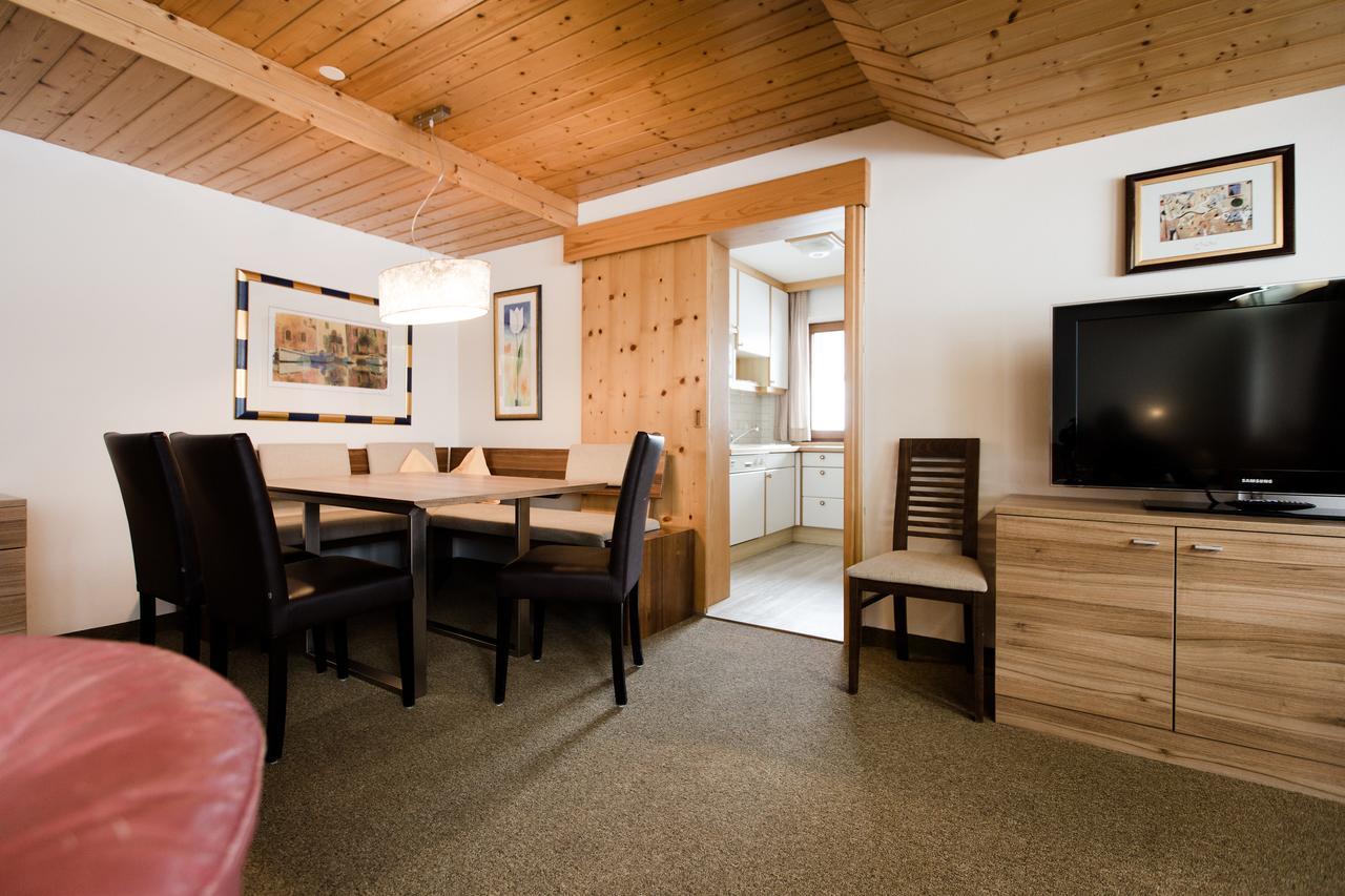 Aparthotel Dorfplatzl Garni Tux Exteriör bild