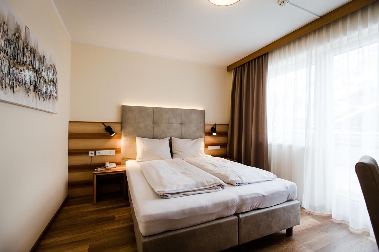 Aparthotel Dorfplatzl Garni Tux Exteriör bild