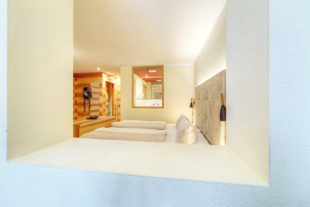 Aparthotel Dorfplatzl Garni Tux Exteriör bild